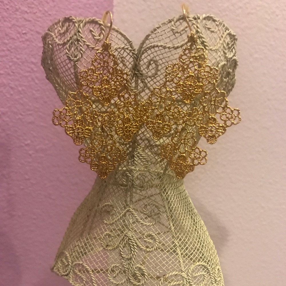Stella and Dot Chantilly Lace earrings
